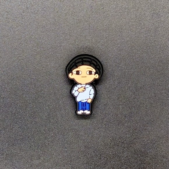 (5/$15) BTS Pop Singer Croc Charm - Picture 1 of 2